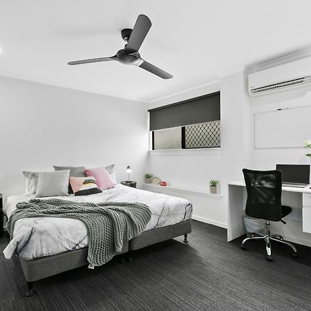 Хостел Mihaven Shared Living - Martyn St Кернс Екстер'єр фото